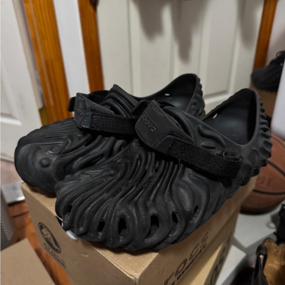 SALEHE BEMBURY CROCS